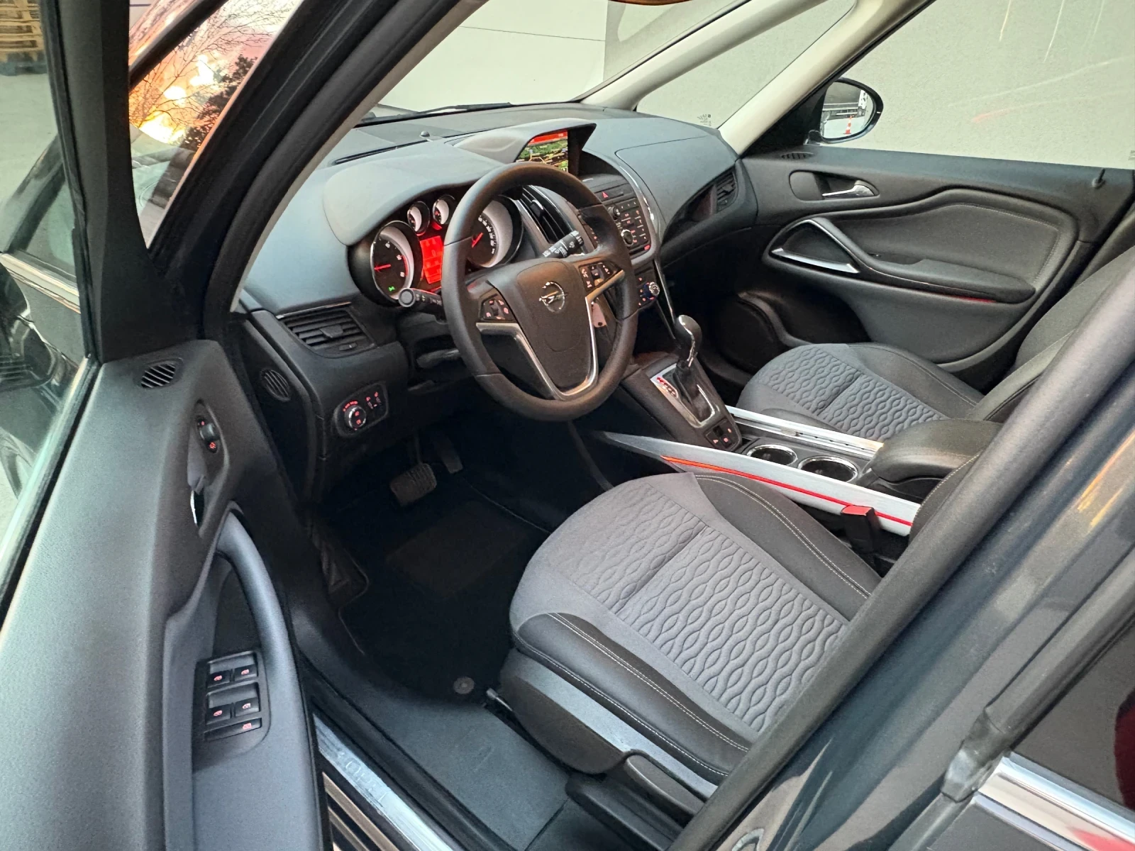 Opel Zafira Cosmo 2.0 CDTI Automatik TOP, снимка 13 - Автомобили и джипове - 56215556