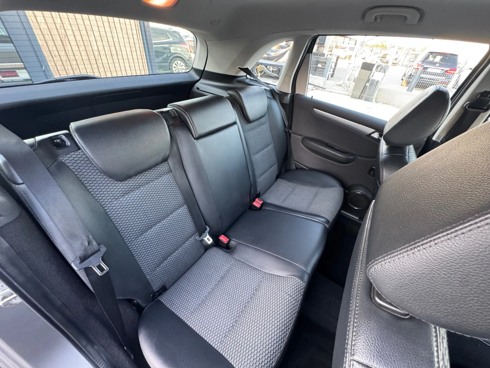 Mercedes-Benz B 200, снимка 15 - Автомобили и джипове - 56697301