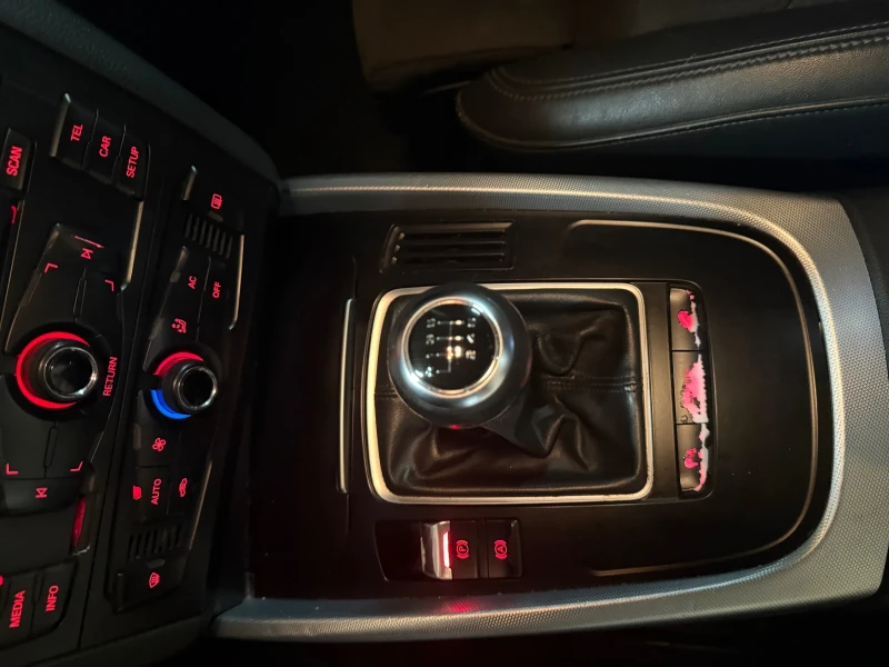 Audi Q5, снимка 15 - Автомобили и джипове - 52991676