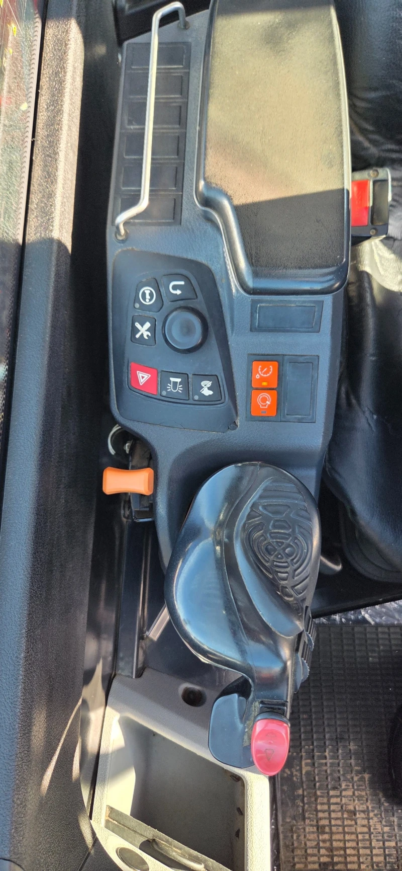 Телескопичен товарач Manitou 741 Vari Power , снимка 8 - Селскостопанска техника - 53114544