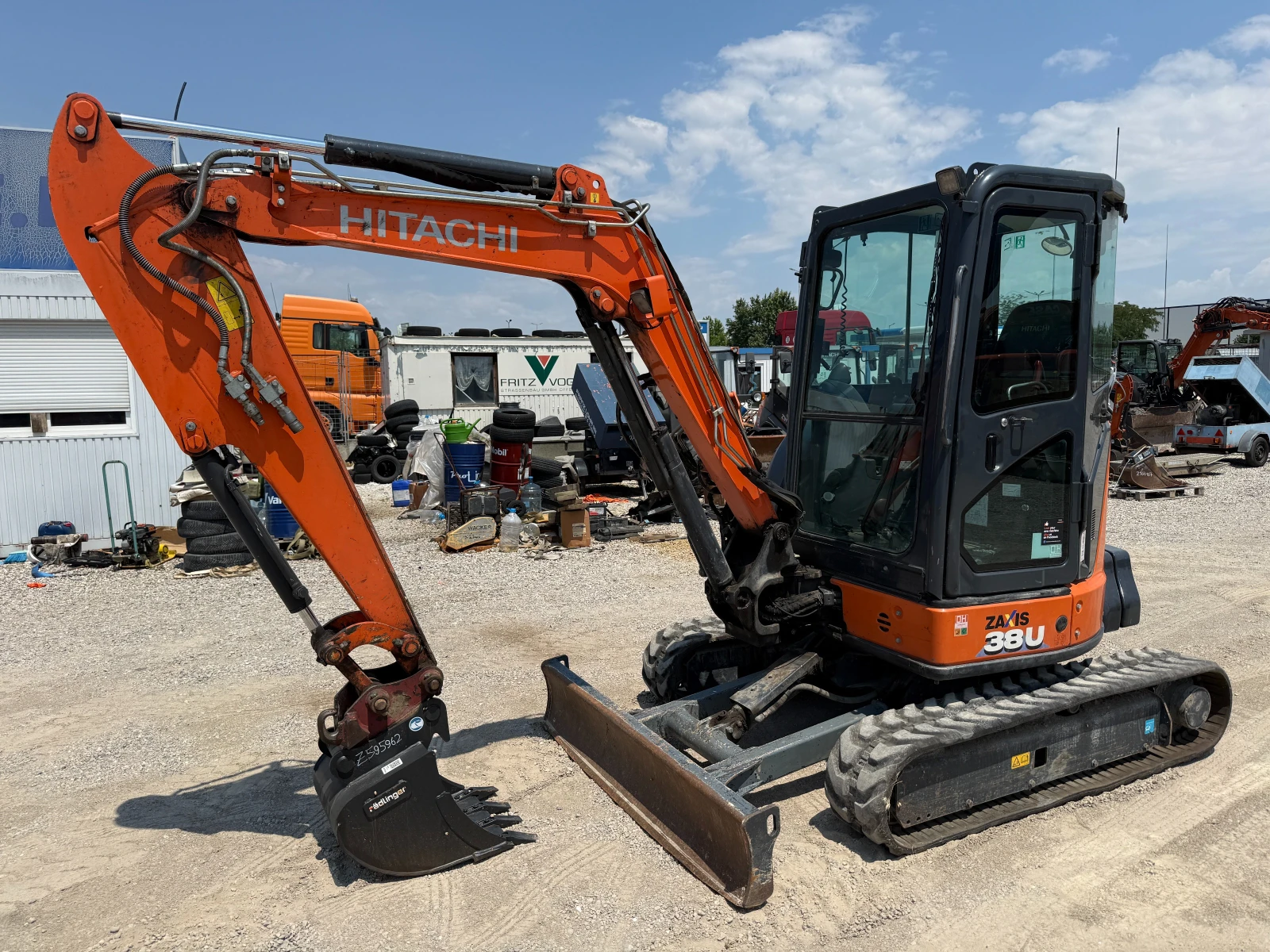 Багер Hitachi ZX 38U-6, снимка 3 - Индустриална техника - 55069674
