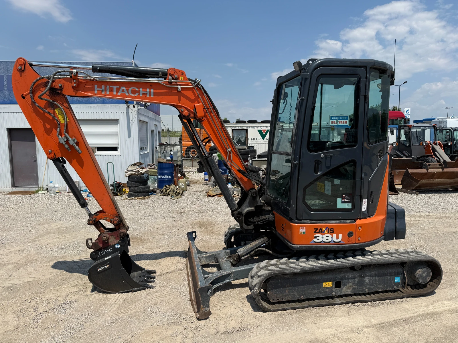 Багер Hitachi ZX 38U-6, снимка 2 - Индустриална техника - 55069674