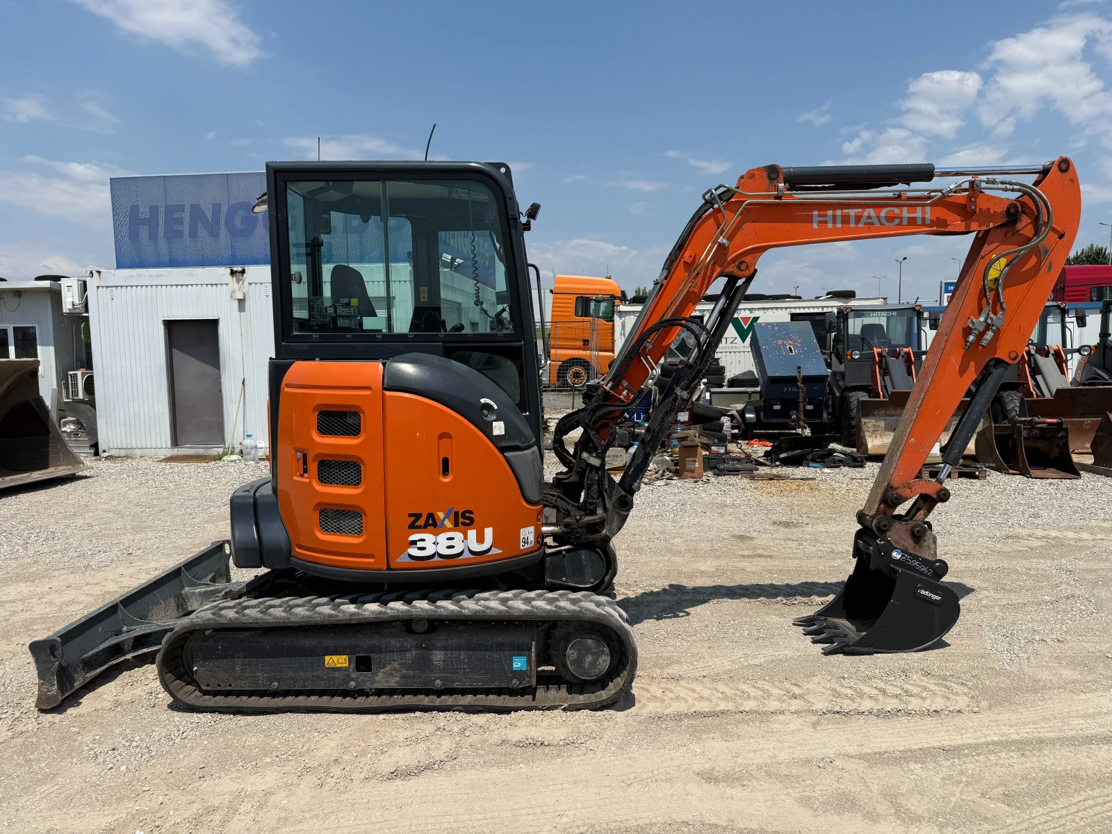 Багер Hitachi ZX 38U-6, снимка 7 - Индустриална техника - 55069674
