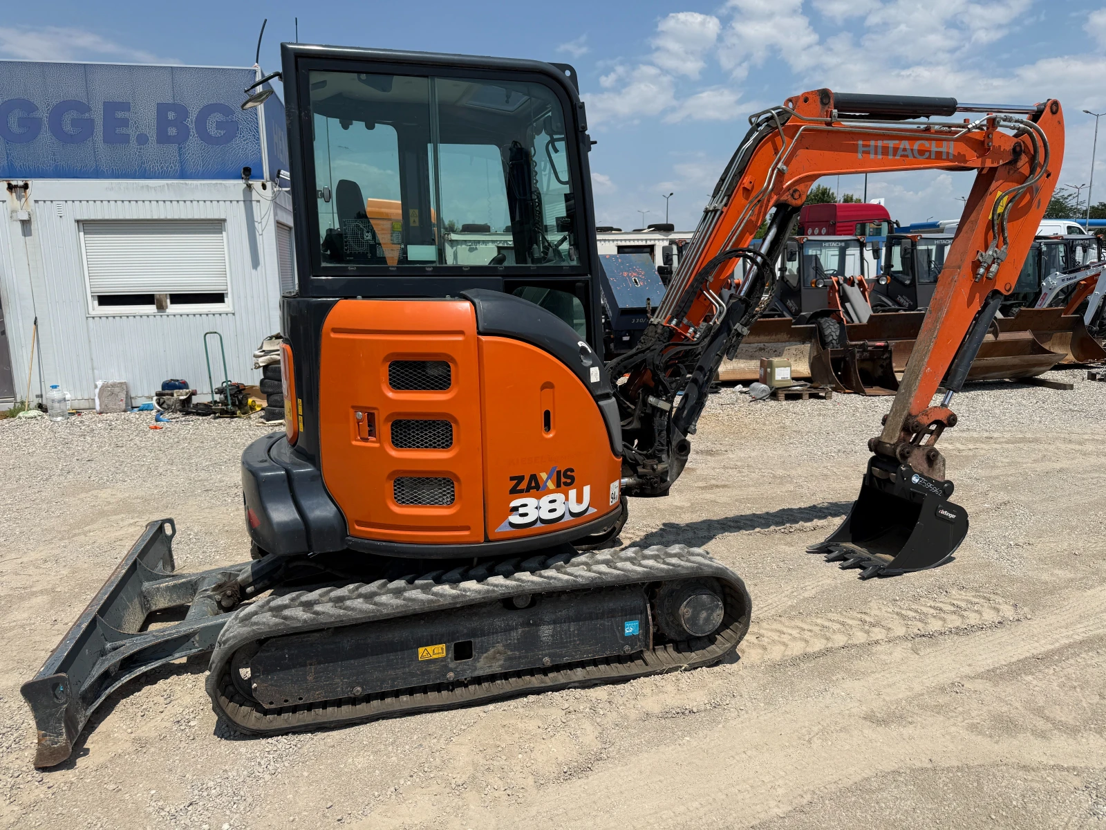Багер Hitachi ZX 38U-6, снимка 8 - Индустриална техника - 55069674