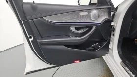 Mercedes-Benz E 350 4MATIC/AMG-LINE/FULL-ASSISTS, снимка 16
