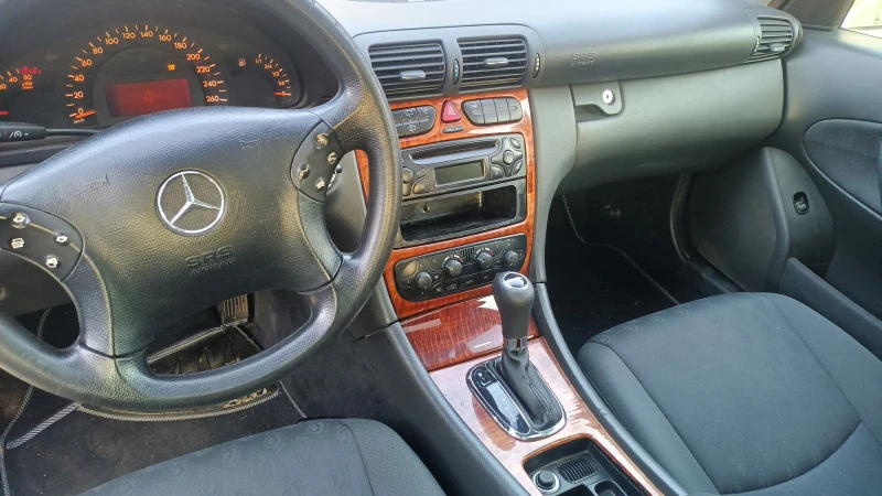 Mercedes-Benz C 220 Автоматик Италия , снимка 9 - Автомобили и джипове - 48220849