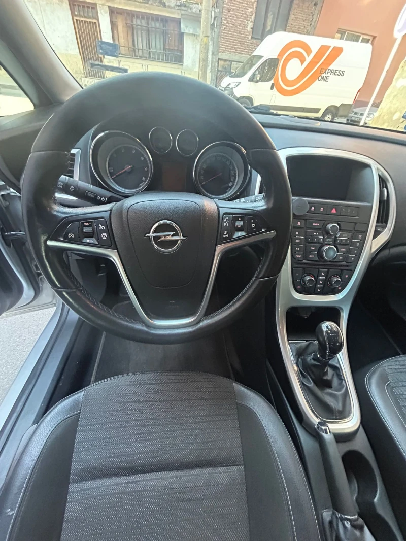 Opel Astra Sport Tourer, снимка 4 - Автомобили и джипове - 52327286