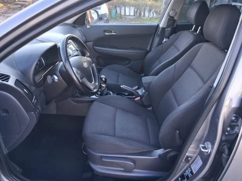 Hyundai I30 1.6 PREMIUM Като нова , снимка 15 - Автомобили и джипове - 52840341