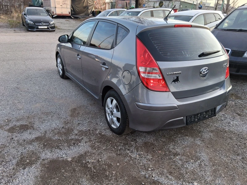 Hyundai I30 1.6 PREMIUM Като нова , снимка 5 - Автомобили и джипове - 52840341