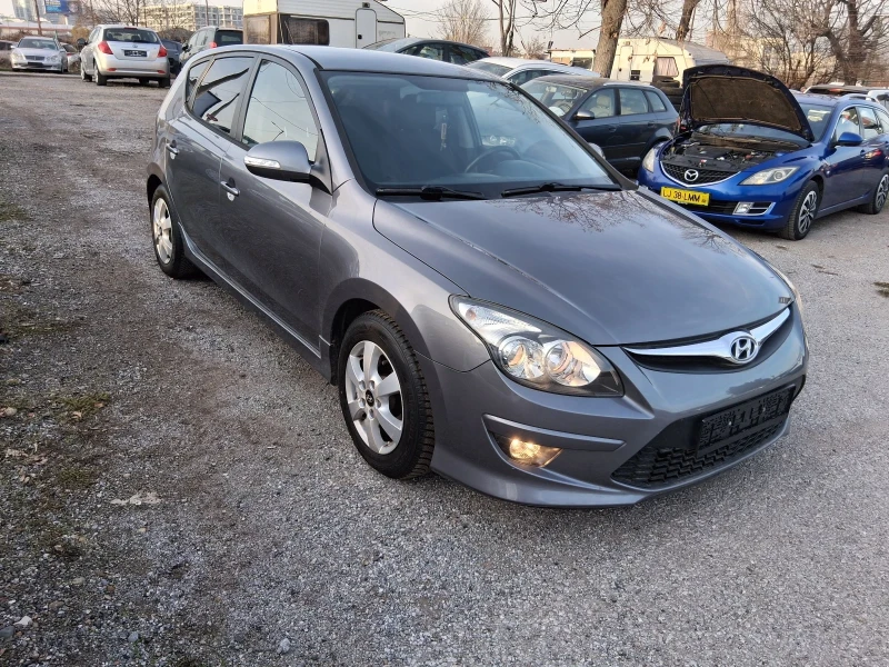 Hyundai I30 1.6 PREMIUM Като нова , снимка 7 - Автомобили и джипове - 52840341