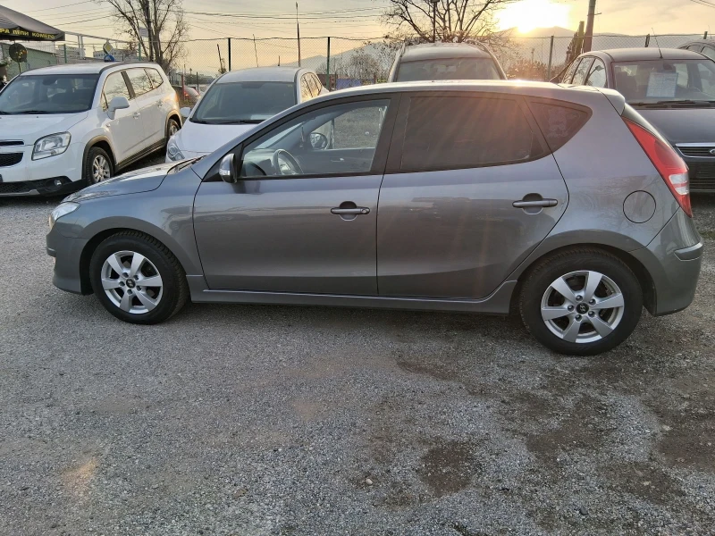 Hyundai I30 1.6 PREMIUM Като нова , снимка 4 - Автомобили и джипове - 52840341