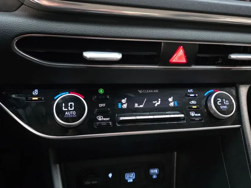 Hyundai Sonata 2.0 PREMIUM, снимка 17 - Автомобили и джипове - 56161147