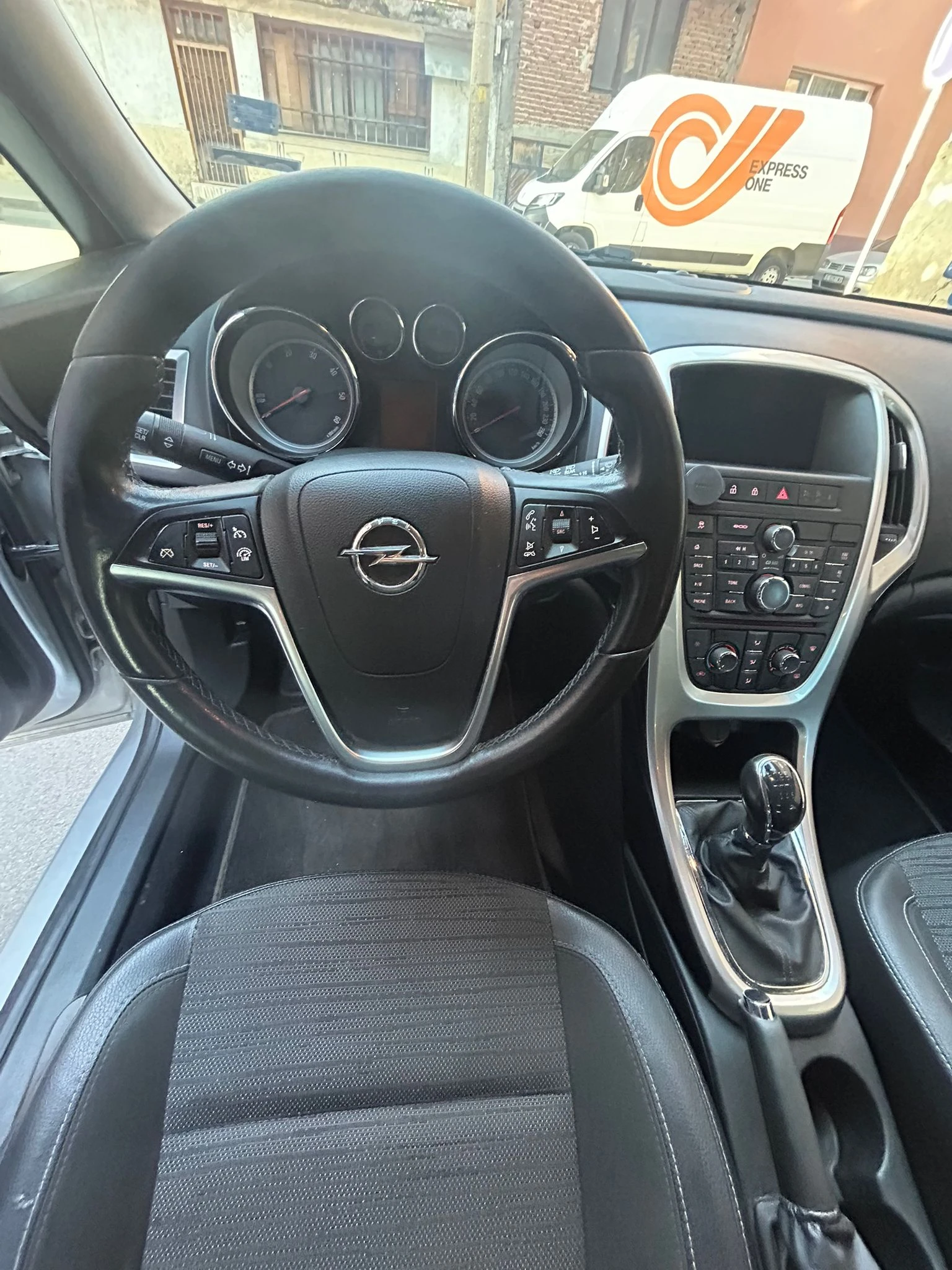 Opel Astra Sport Tourer - изображение 4
