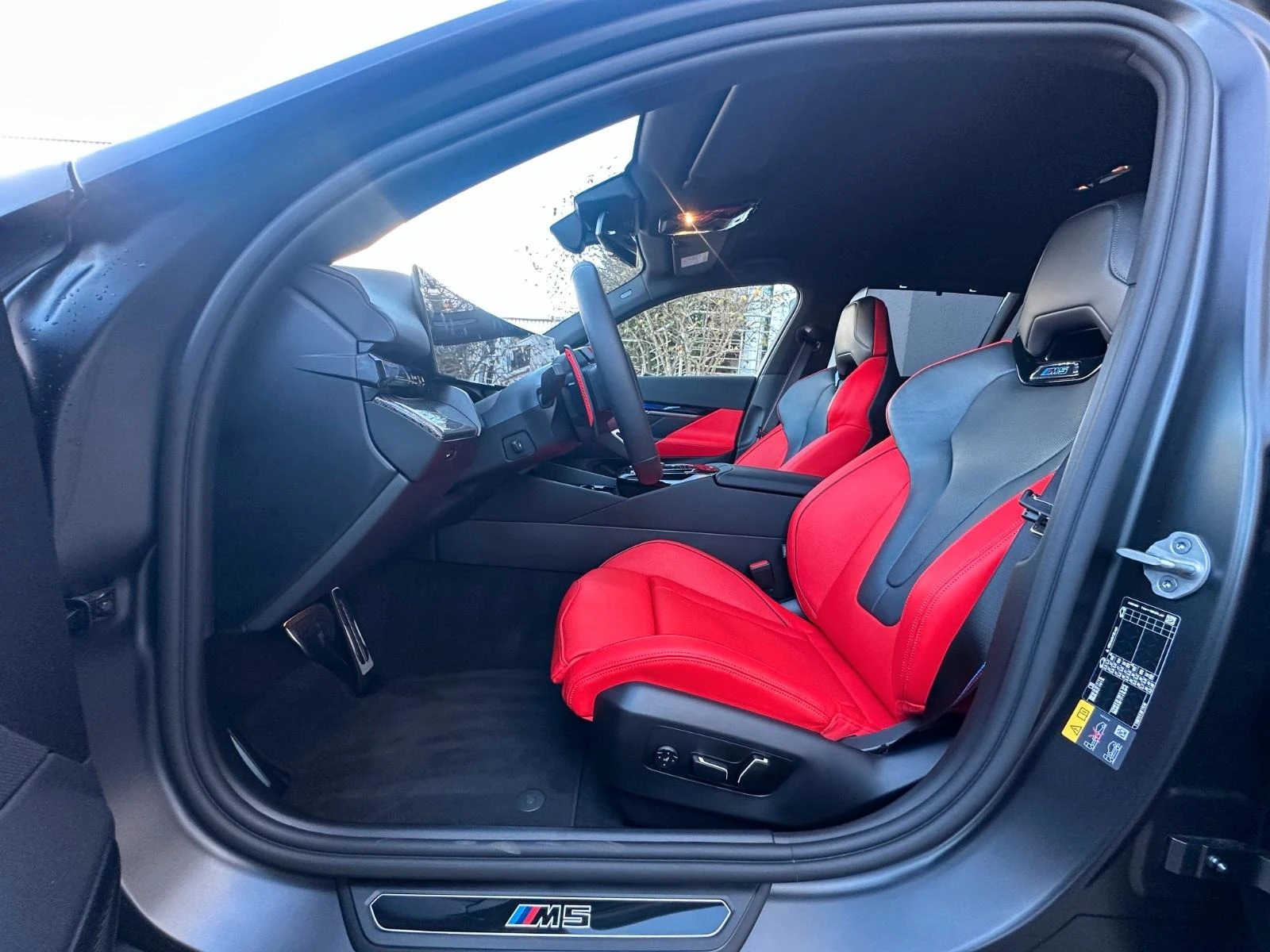 BMW M5 4.4 V8/PLUG-IN/CARBON/B&W/ICONIC GLOW/360/HEAD UP/ | Mobile.bg � ����������� 8