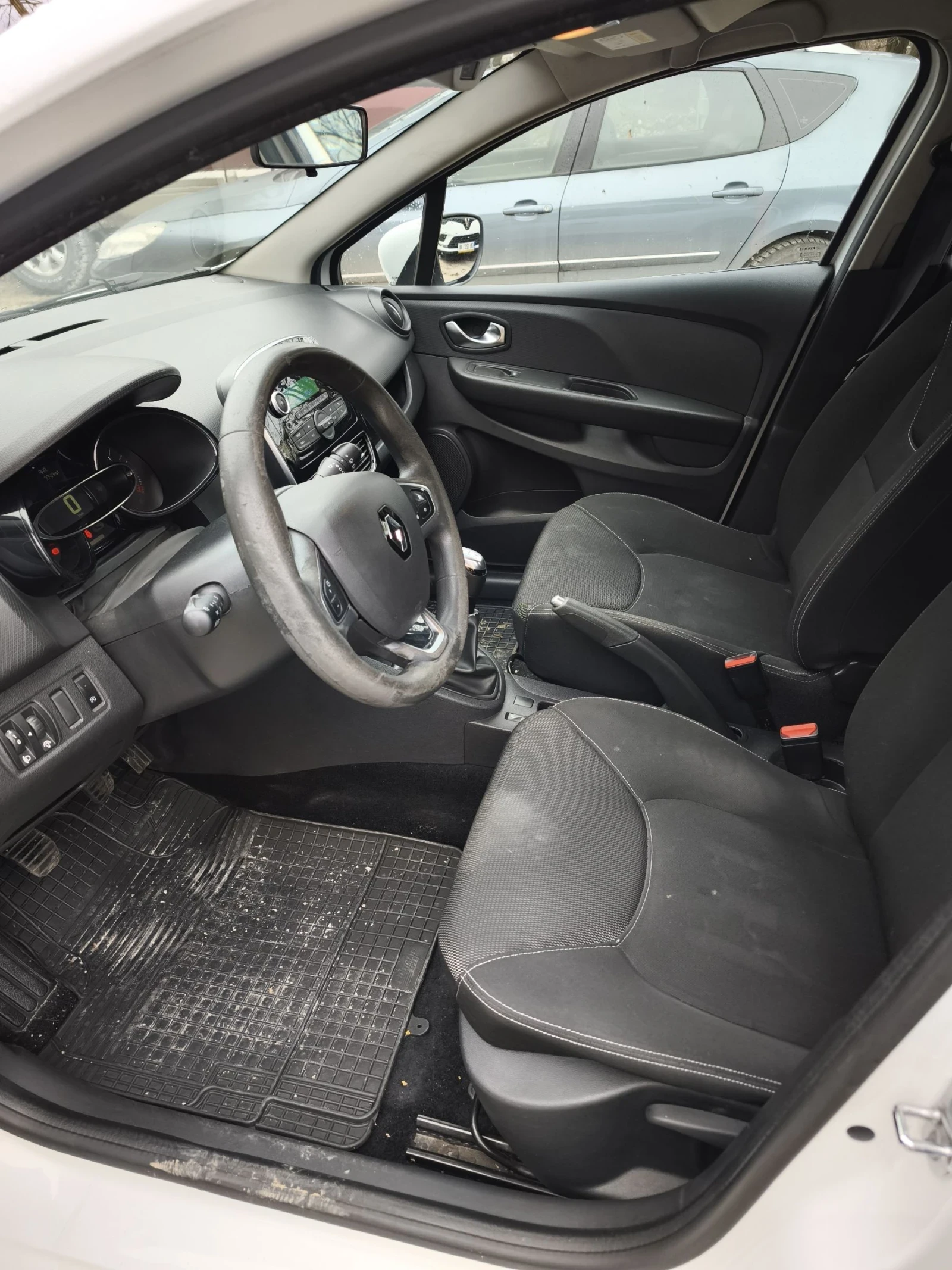 Renault Clio 0.9 Tce, снимка 8 - Автомобили и джипове - 53868792