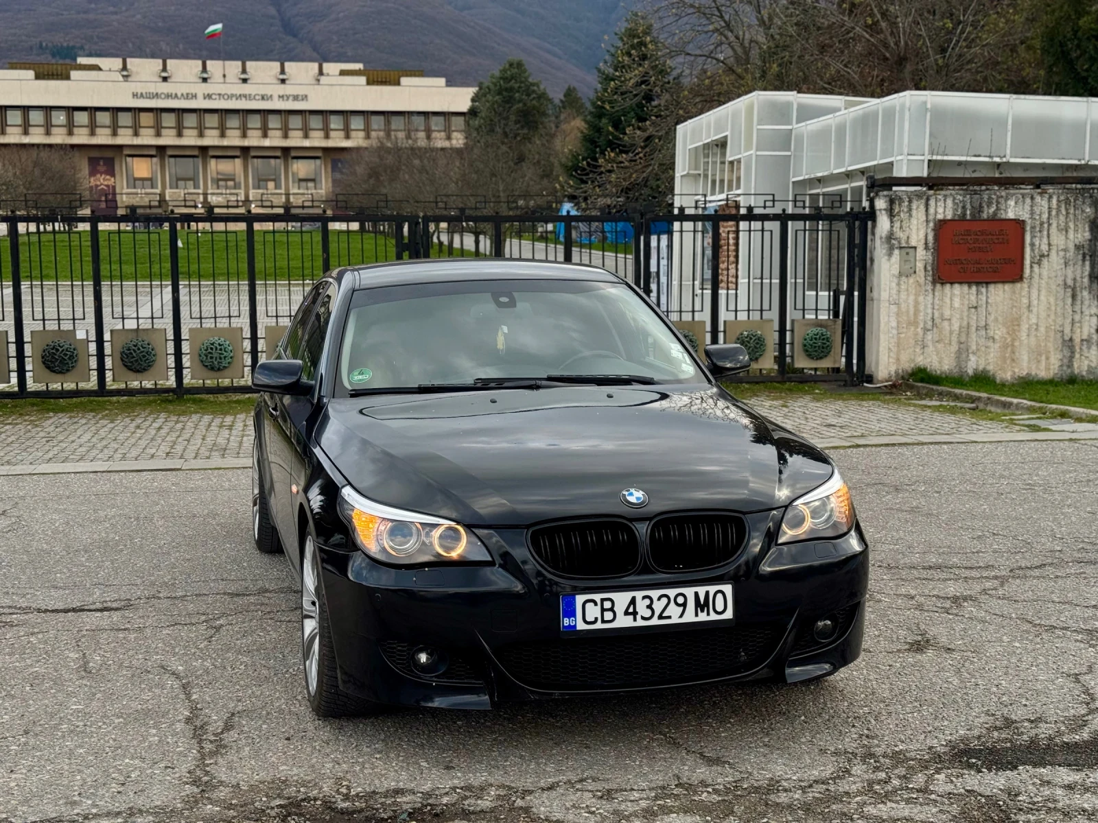 BMW 525 Facelift M Paket, снимка 2 - Автомобили и джипове - 54180776