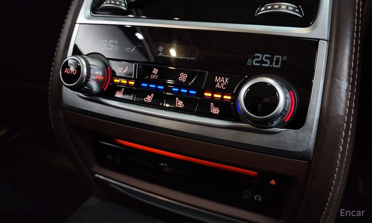 BMW 740 M* SPORT* HARMON* KARDON* ОБДУХВАНЕ* МАСАЖ* ДИСТРО, снимка 16 - Автомобили и джипове - 54699137