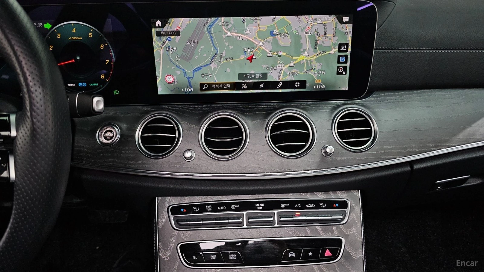 Mercedes-Benz E 350 4MATIC/AMG-LINE/FULL-ASSISTS, снимка 9 - Автомобили и джипове - 55614787