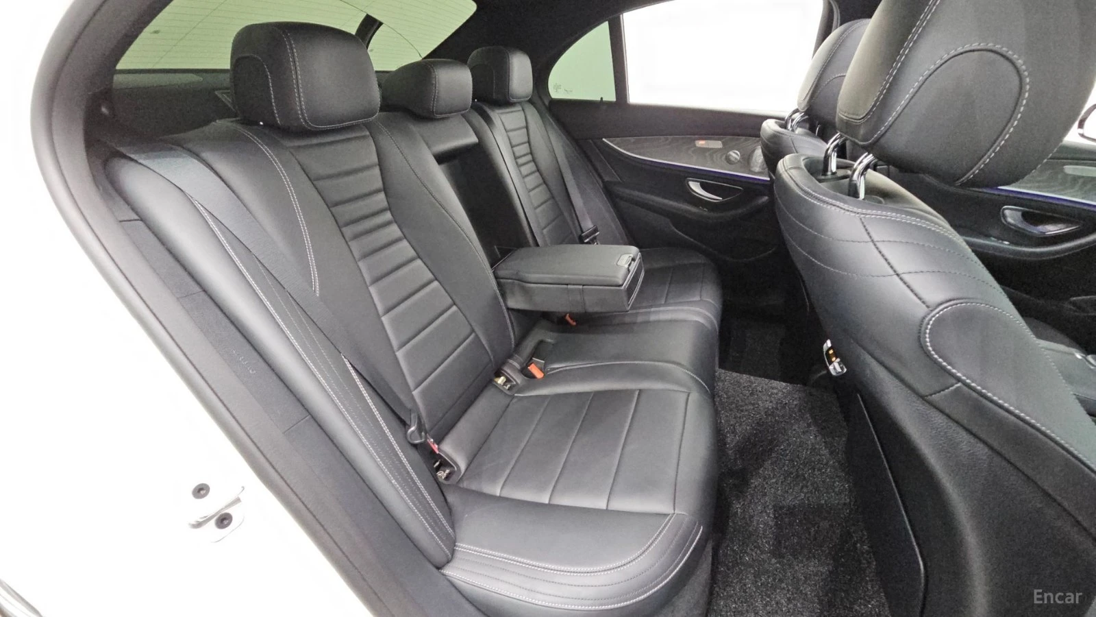 Mercedes-Benz E 350 4MATIC/AMG-LINE/FULL-ASSISTS, снимка 13 - Автомобили и джипове - 55614787