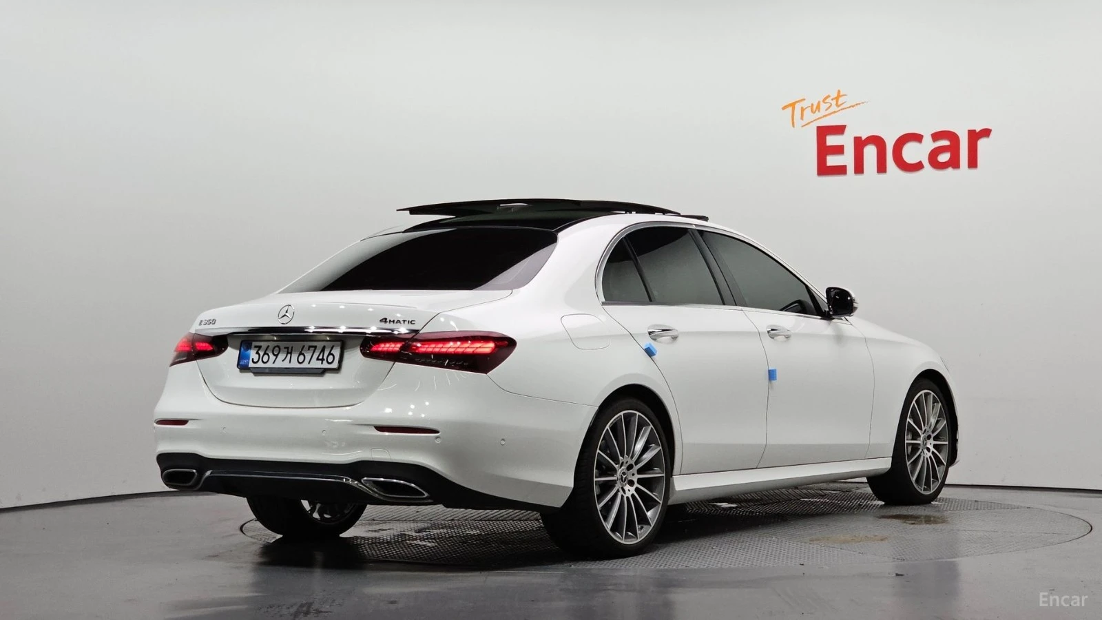 Mercedes-Benz E 350 4MATIC/AMG-LINE/FULL-ASSISTS, снимка 3 - Автомобили и джипове - 55614787