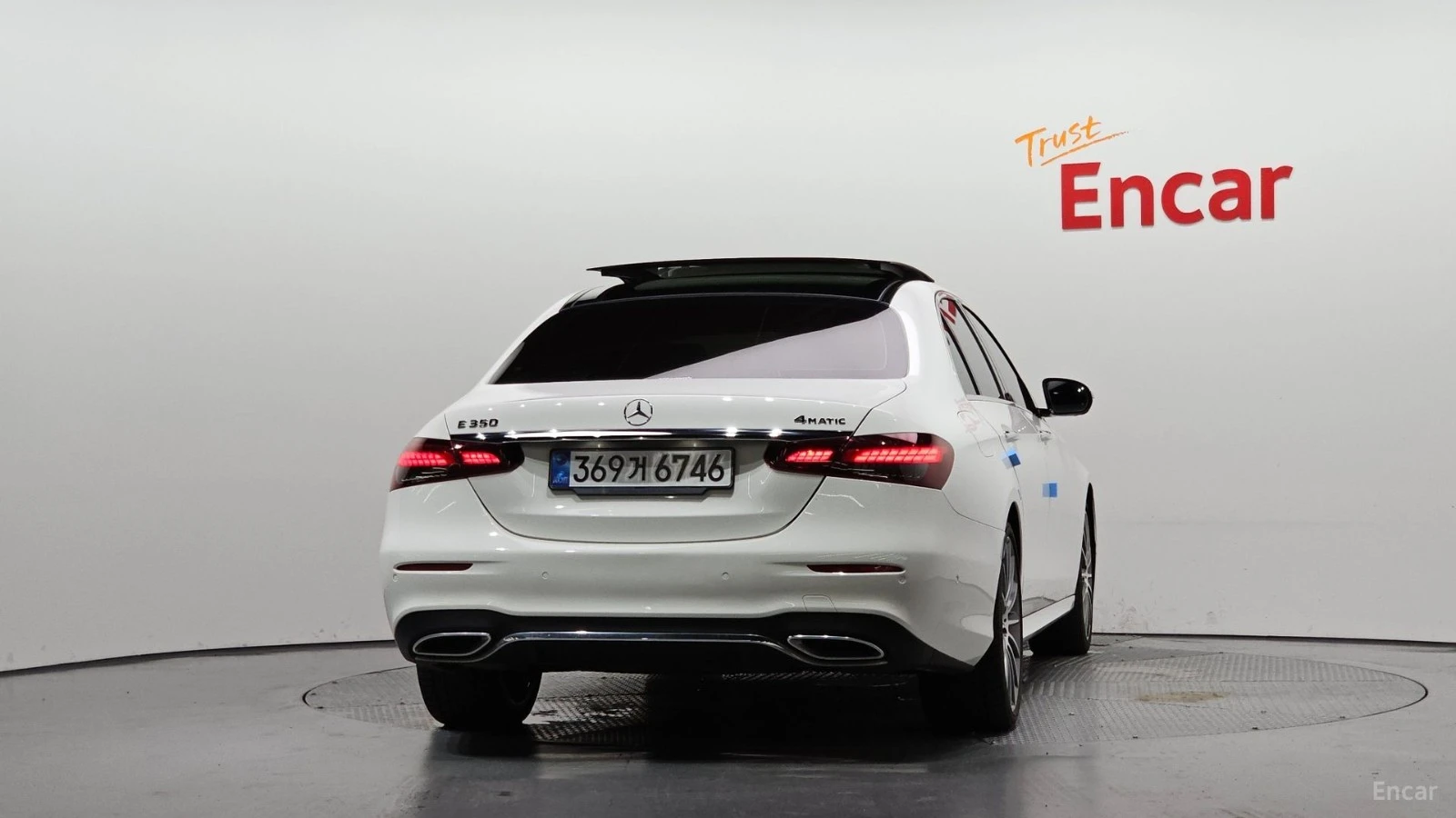 Mercedes-Benz E 350 4MATIC/AMG-LINE/FULL-ASSISTS, снимка 4 - Автомобили и джипове - 55614787