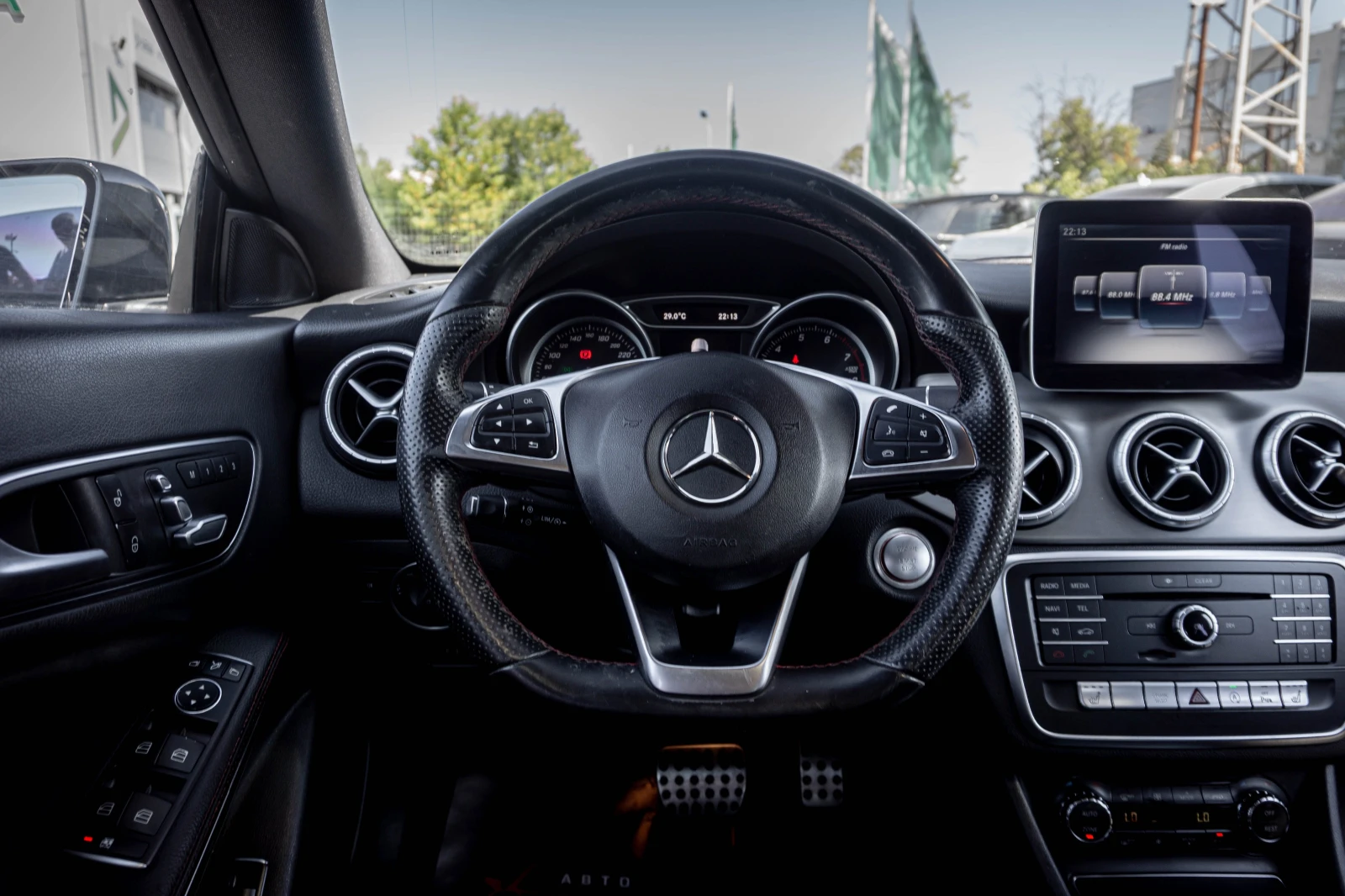 Mercedes-Benz CLA 250 AMGPACK-4MATIC-ТОП-РЕАЛНИ КМ-ГАРАНЦИЯ!, снимка 8 - Автомобили и джипове - 55643657