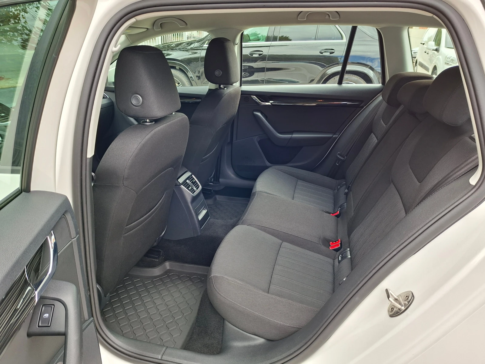 Skoda Octavia 1.6/116KS, снимка 11 - Автомобили и джипове - 56196816