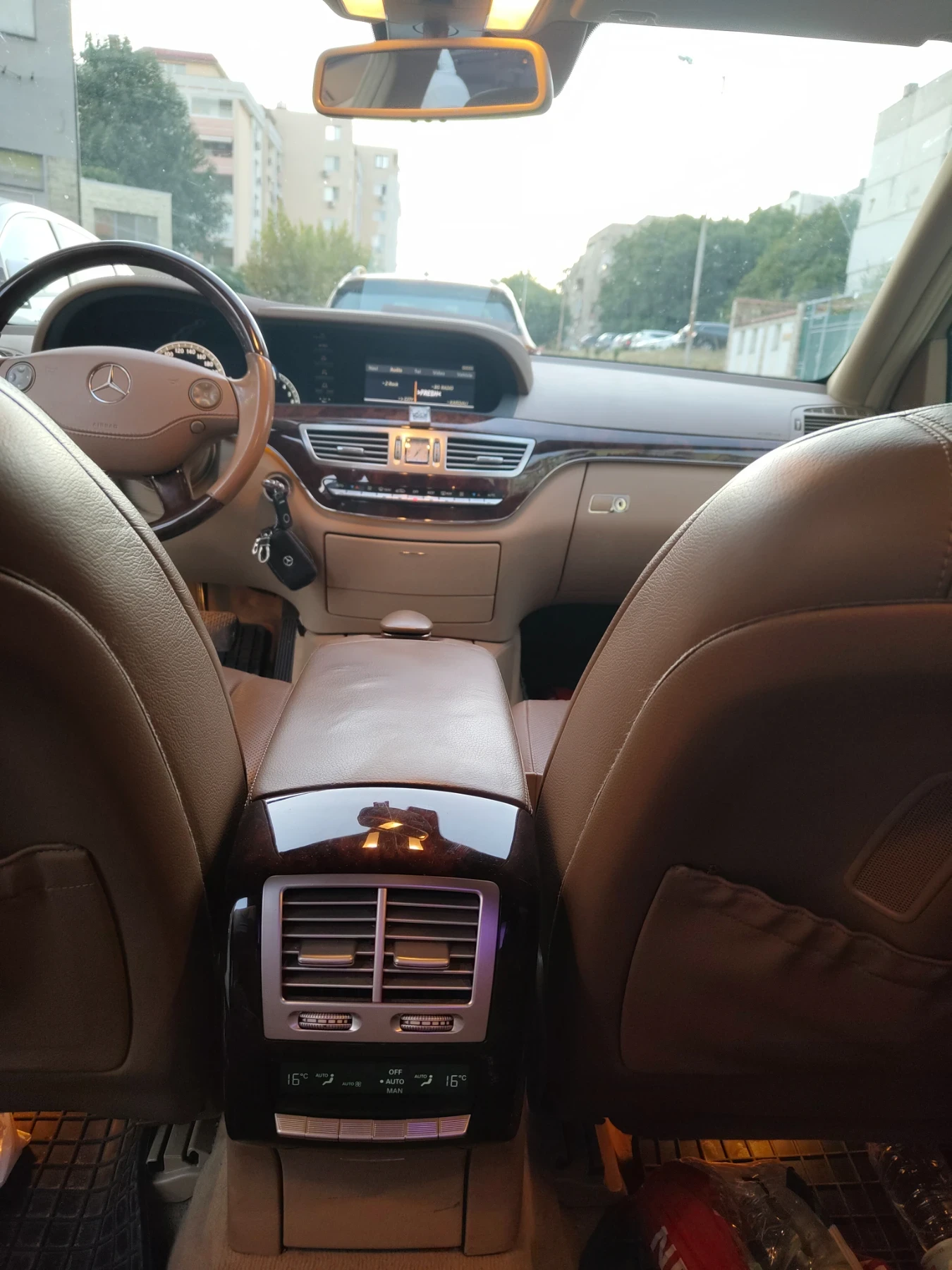 Mercedes-Benz S 500 Бензин+ ГАЗ, снимка 11 - Автомобили и джипове - 56252400