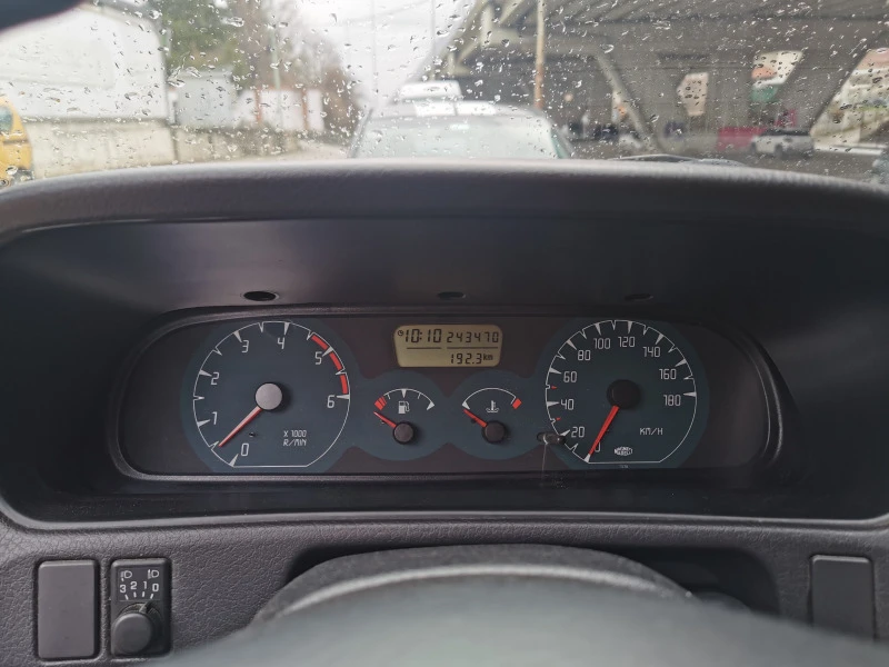 Nissan Terrano 2700 TD, снимка 5 - Автомобили и джипове - 47684750