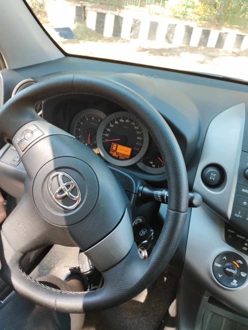 Toyota Rav4, снимка 12 - Автомобили и джипове - 47357843