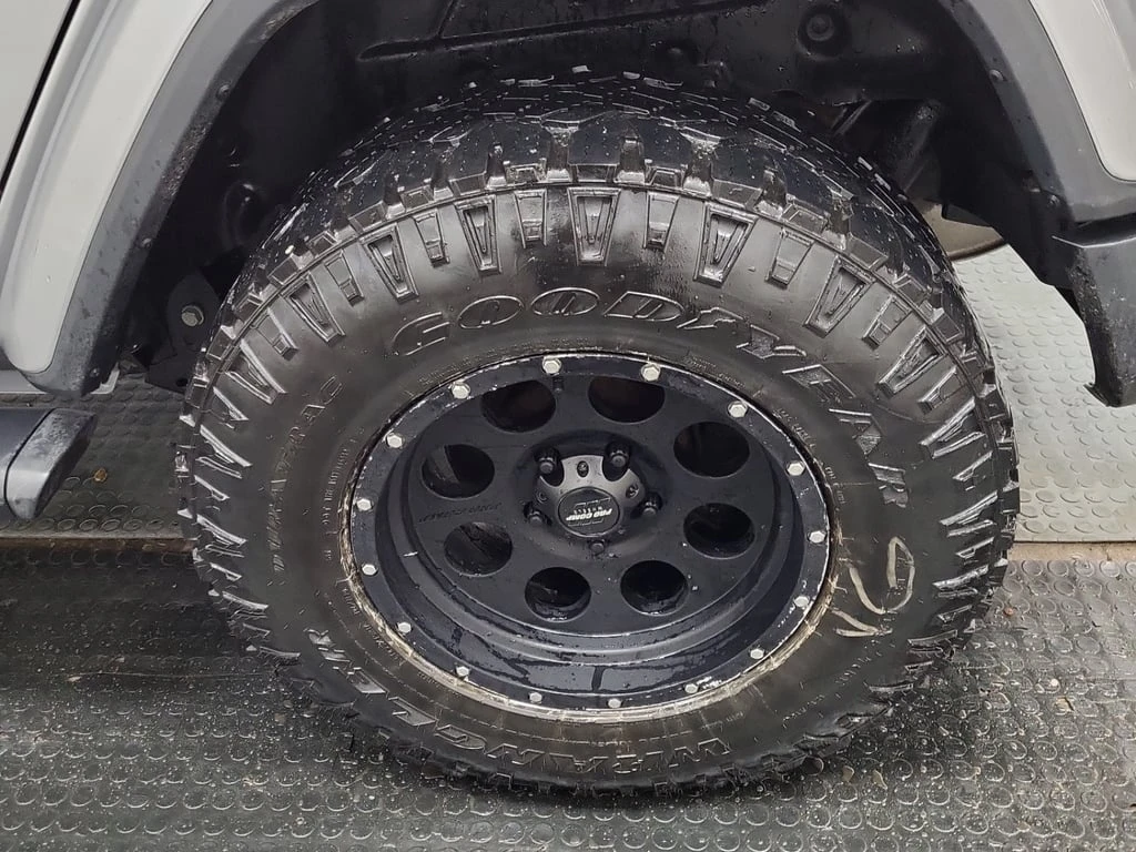 Jeep Wrangler * Sahara Altitude * CARFAX * БЕЗ ПЪРВОНАЧАЛНА ВНОС - изображение 10