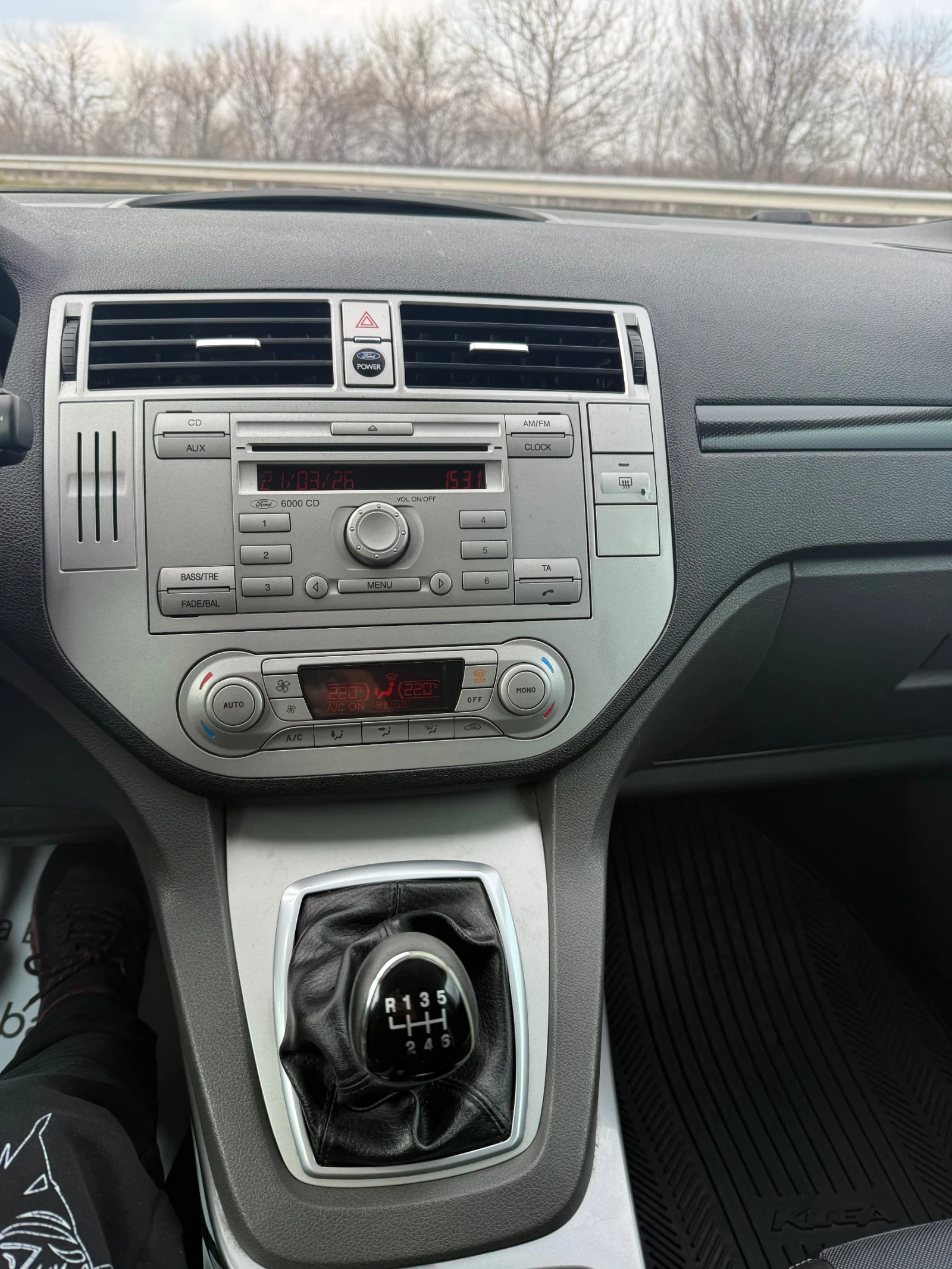 Ford Kuga 2.0 TDCI TITANIUM УНИКАТ, снимка 13 - Автомобили и джипове - 53926817