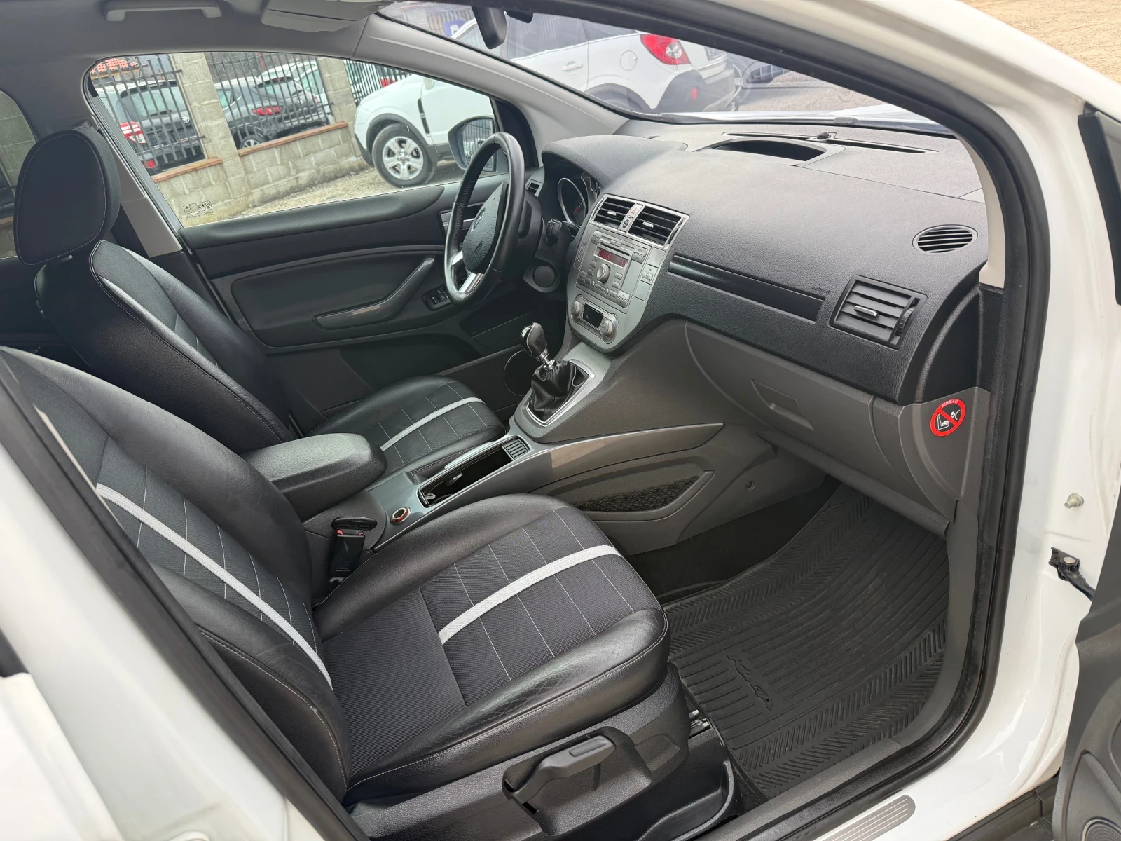 Ford Kuga 2.0 TDCI TITANIUM УНИКАТ, снимка 12 - Автомобили и джипове - 53926817