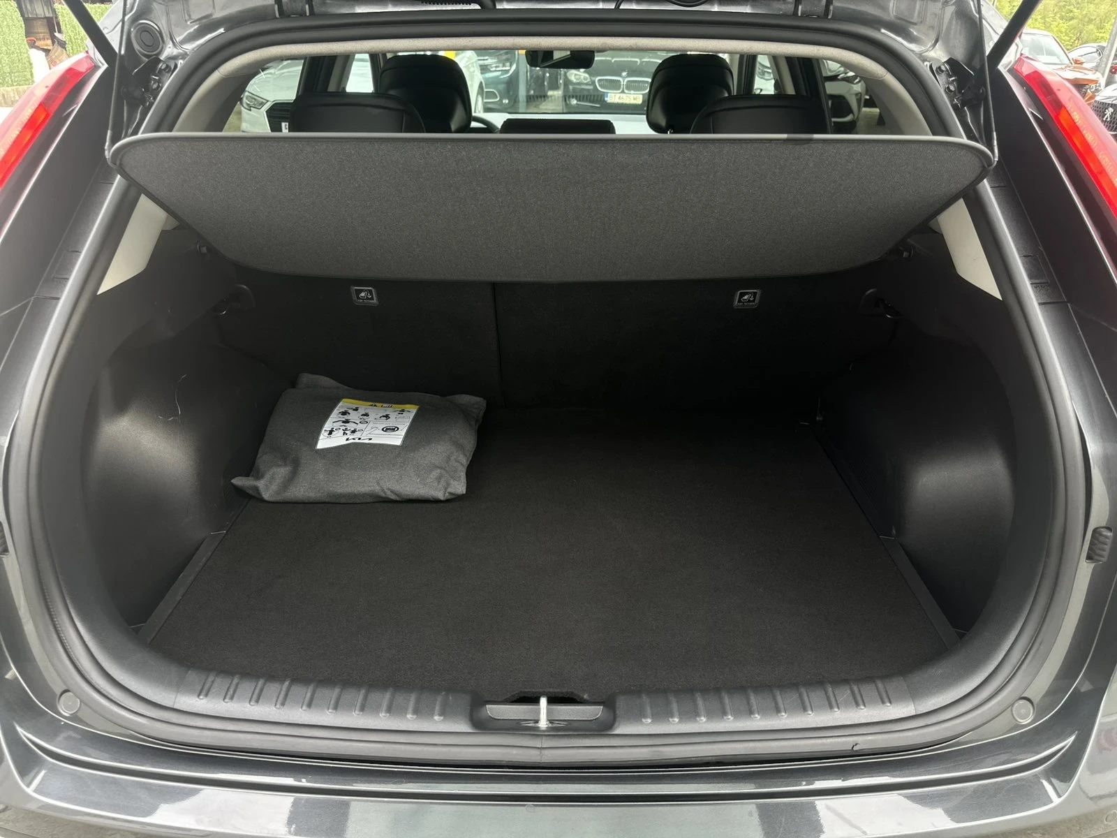 Kia Niro  PREMIUM! DIGITAL! FULL! 65kWh 204hp, снимка 14 - Автомобили и джипове - 54043738