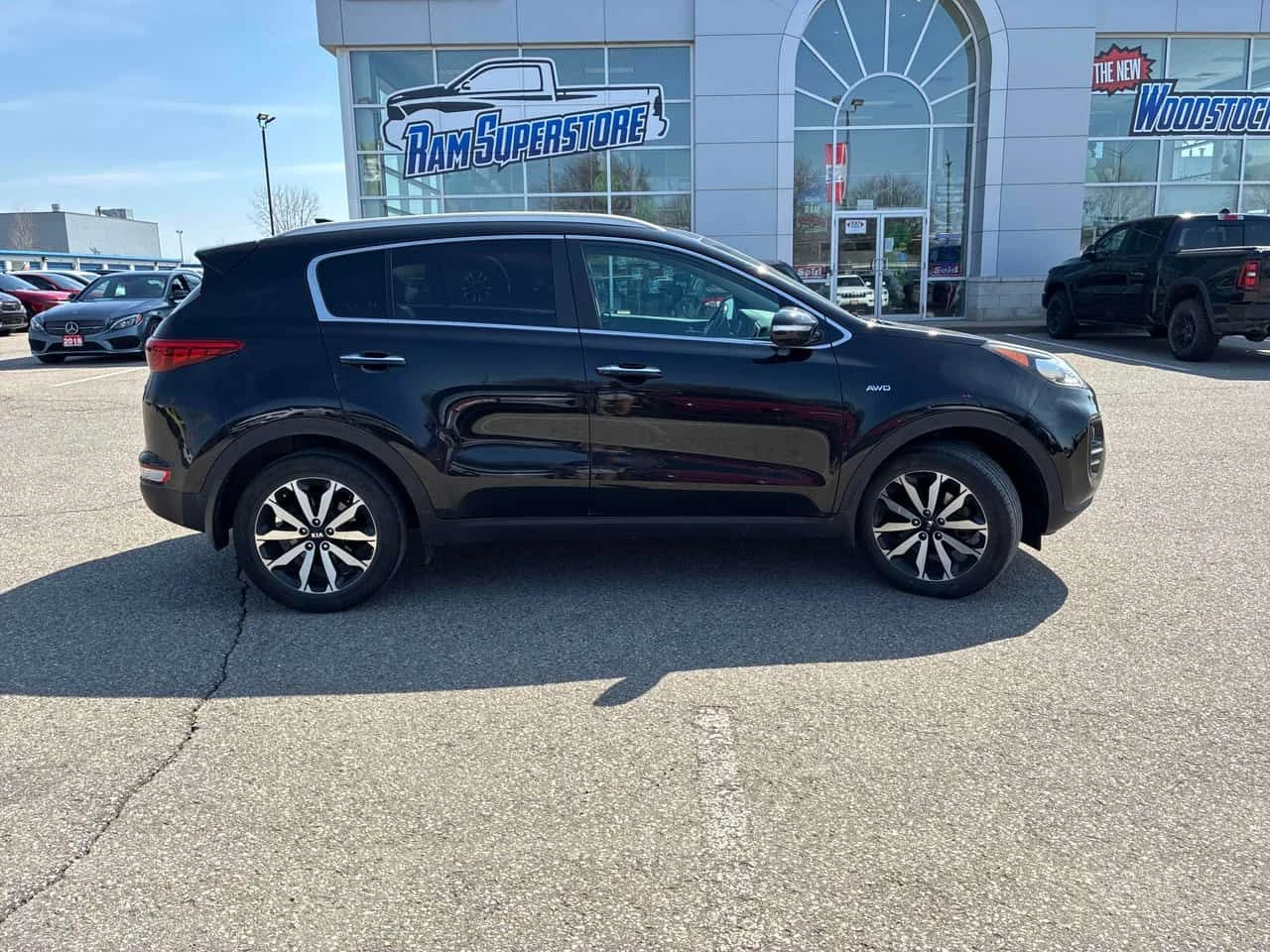 Kia Sportage * EX * CARFAX * ЦЕНА ДО БГ, снимка 3 - Автомобили и джипове - 54100419