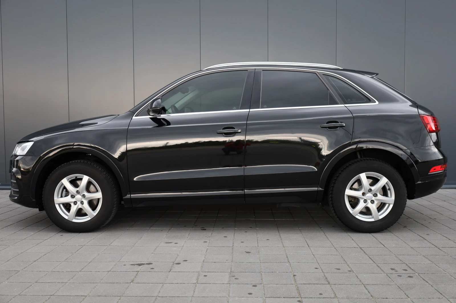 Audi Q3 FACELIFT* S-LINE* KEYLESS GO* LED LIGHT* NAVI* , снимка 3 - Автомобили и джипове - 54485287