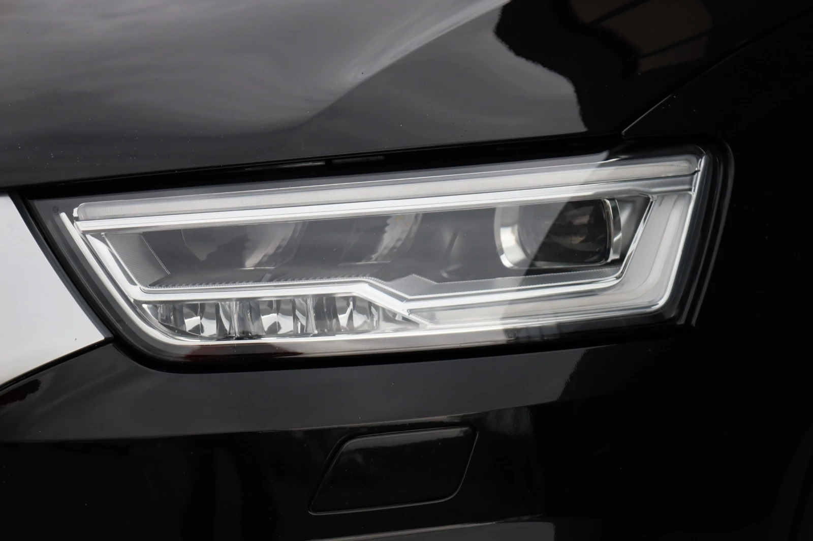 Audi Q3 FACELIFT* S-LINE* KEYLESS GO* LED LIGHT* NAVI* , снимка 4 - Автомобили и джипове - 54485287