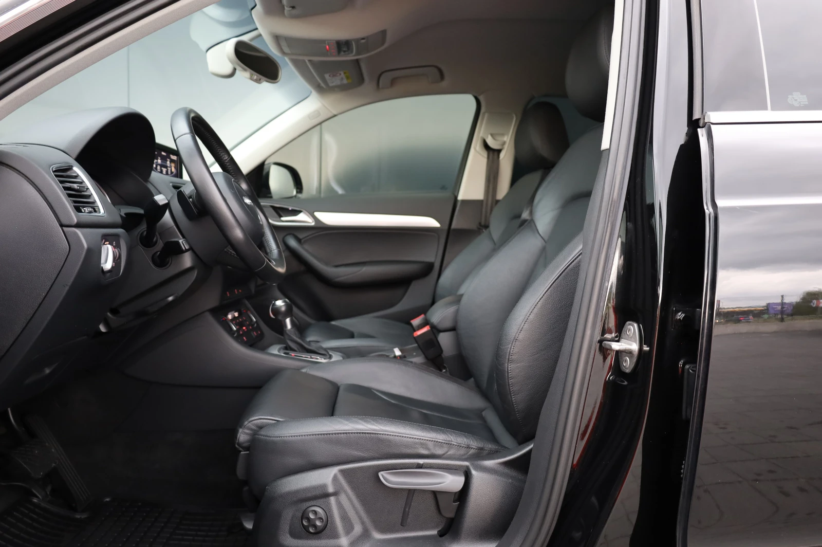 Audi Q3 FACELIFT* S-LINE* KEYLESS GO* LED LIGHT* NAVI* , снимка 12 - Автомобили и джипове - 54485287