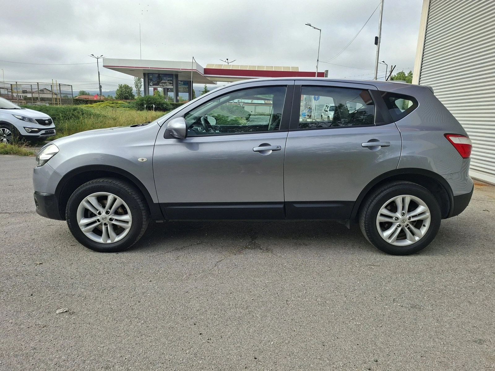 Nissan Qashqai 1.5 TDCI, снимка 8 - Автомобили и джипове - 54759820