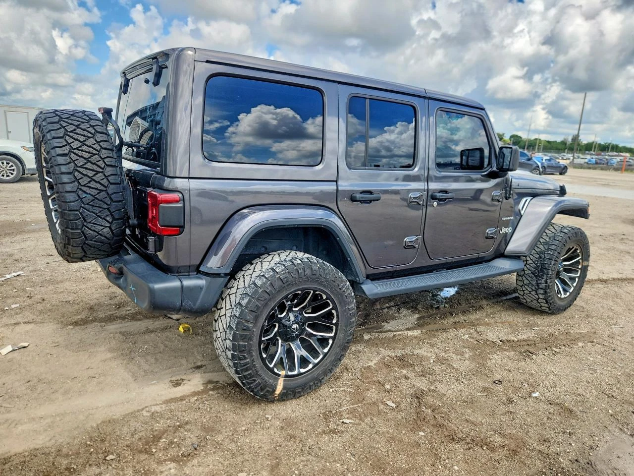 Jeep Wrangler Unlimited Sahara, снимка 3 - Автомобили и джипове - 54913119