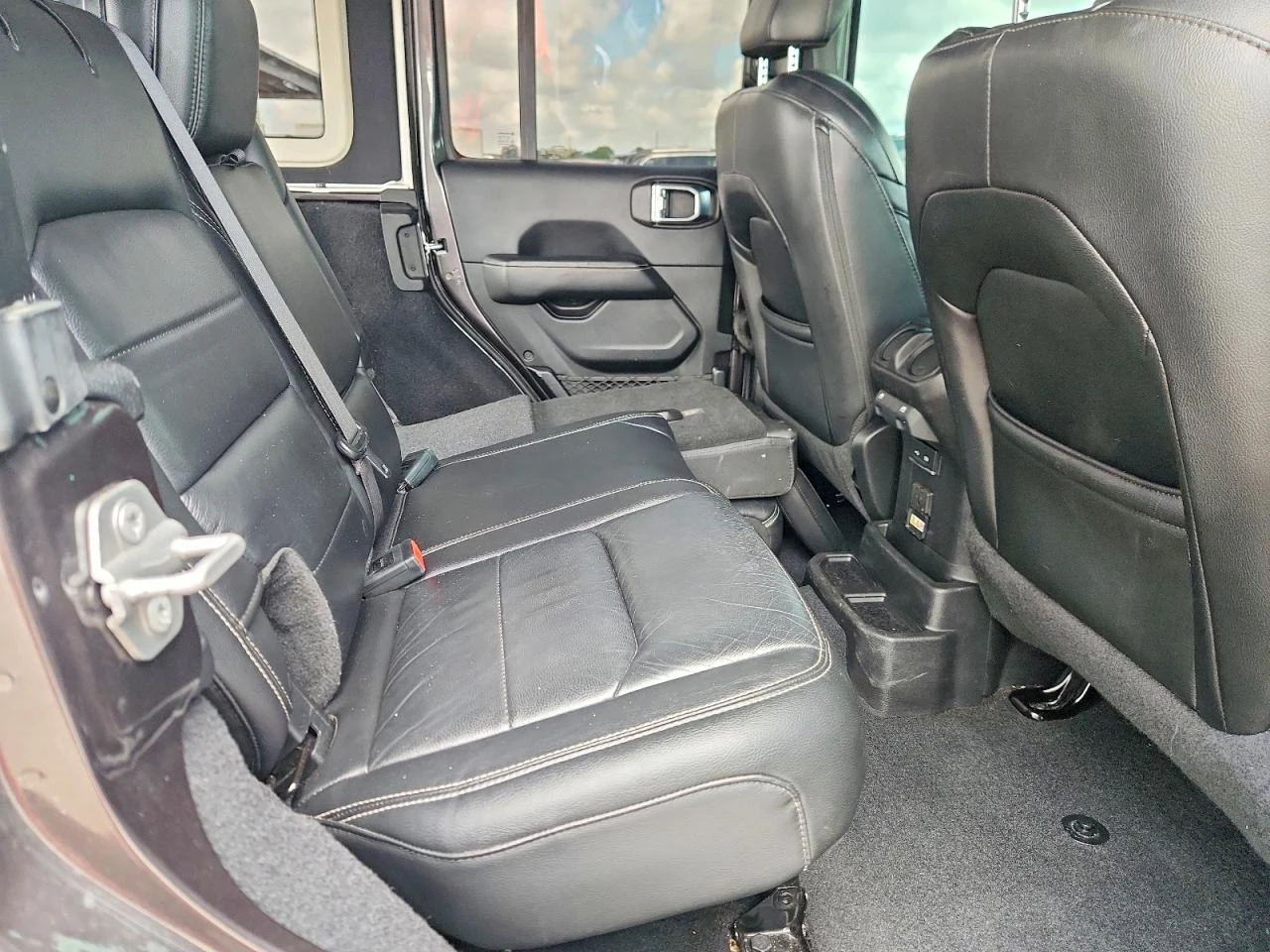 Jeep Wrangler Unlimited Sahara, снимка 10 - Автомобили и джипове - 54913119