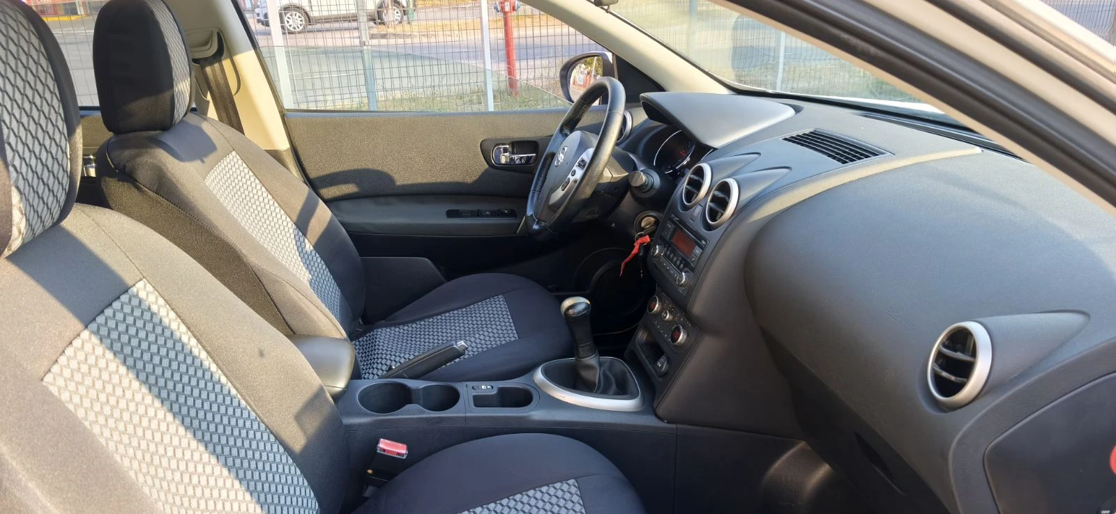 Nissan Qashqai 1.6 БЕНЗ / ГАЗ   Acenta   117 к.с.   2013 г., снимка 8 - Автомобили и джипове - 56047089