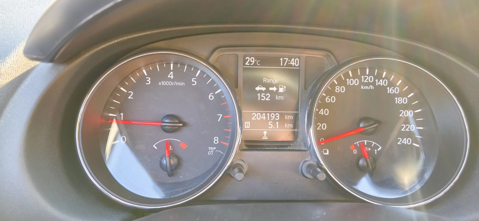 Nissan Qashqai 1.6 БЕНЗ / ГАЗ   Acenta   117 к.с.   2013 г., снимка 11 - Автомобили и джипове - 56047089