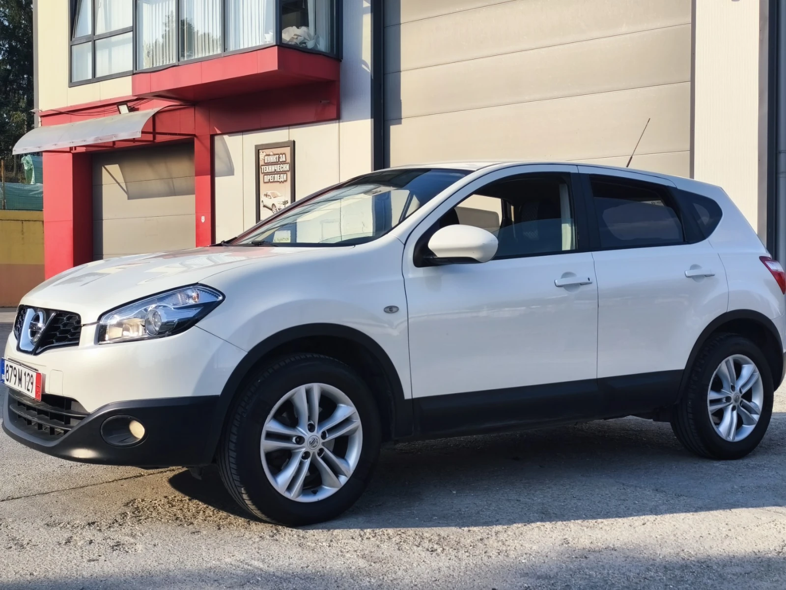 Nissan Qashqai 1.6 БЕНЗ / ГАЗ   Acenta   117 к.с.   2013 г., снимка 6 - Автомобили и джипове - 56047089