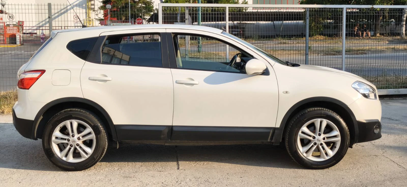 Nissan Qashqai 1.6 БЕНЗ / ГАЗ   Acenta   117 к.с.   2013 г., снимка 5 - Автомобили и джипове - 56047089
