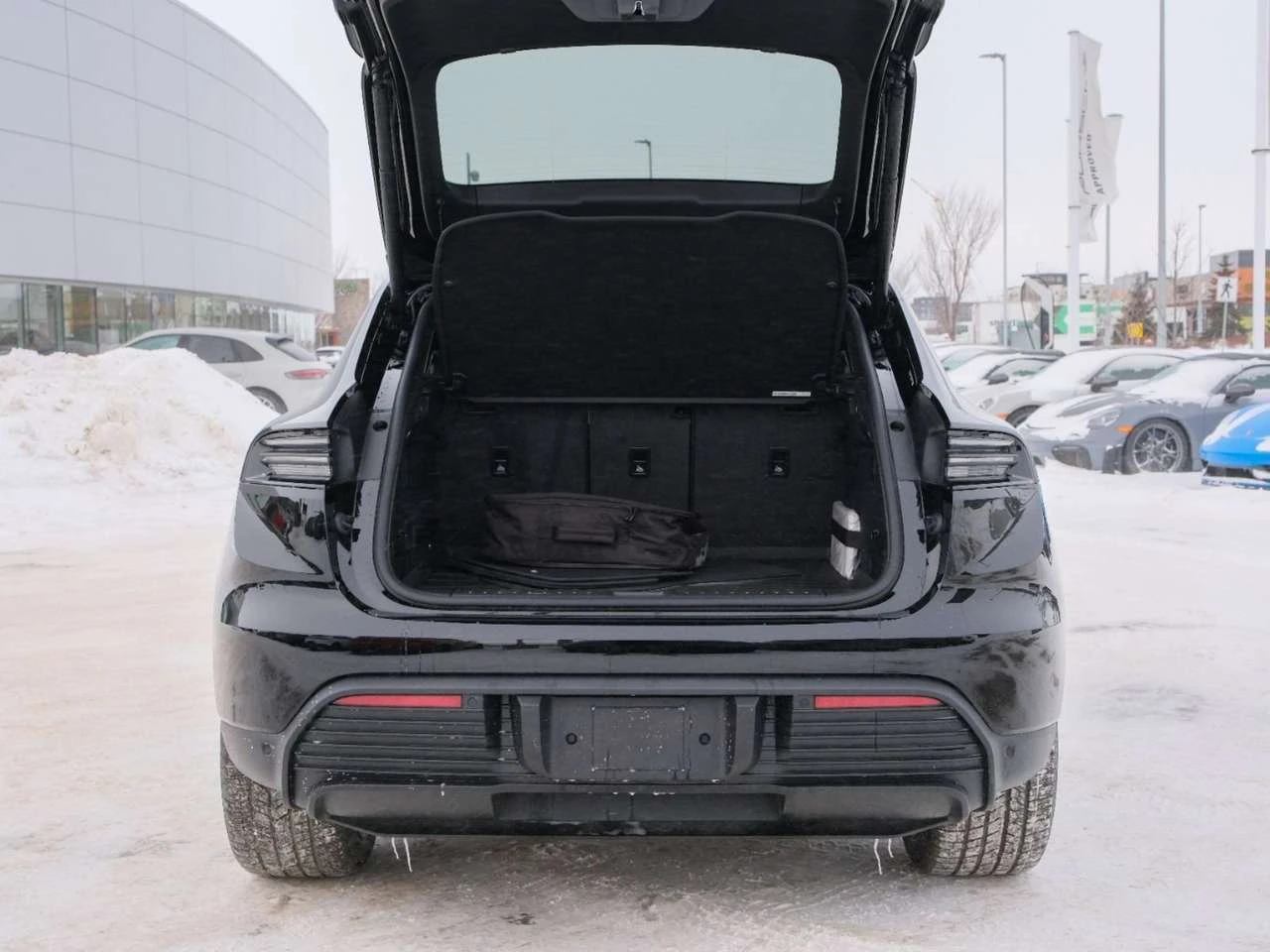 Porsche Macan Electric, снимка 9 - Автомобили и джипове - 56649632