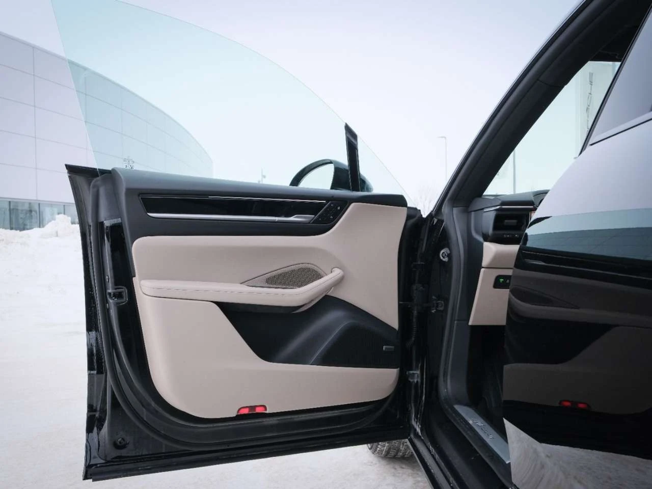 Porsche Macan Electric, снимка 13 - Автомобили и джипове - 56649632