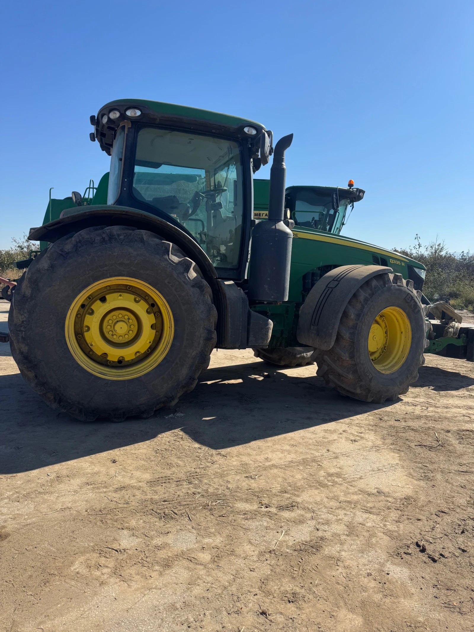 Трактор John Deere 8335R - изображение 6