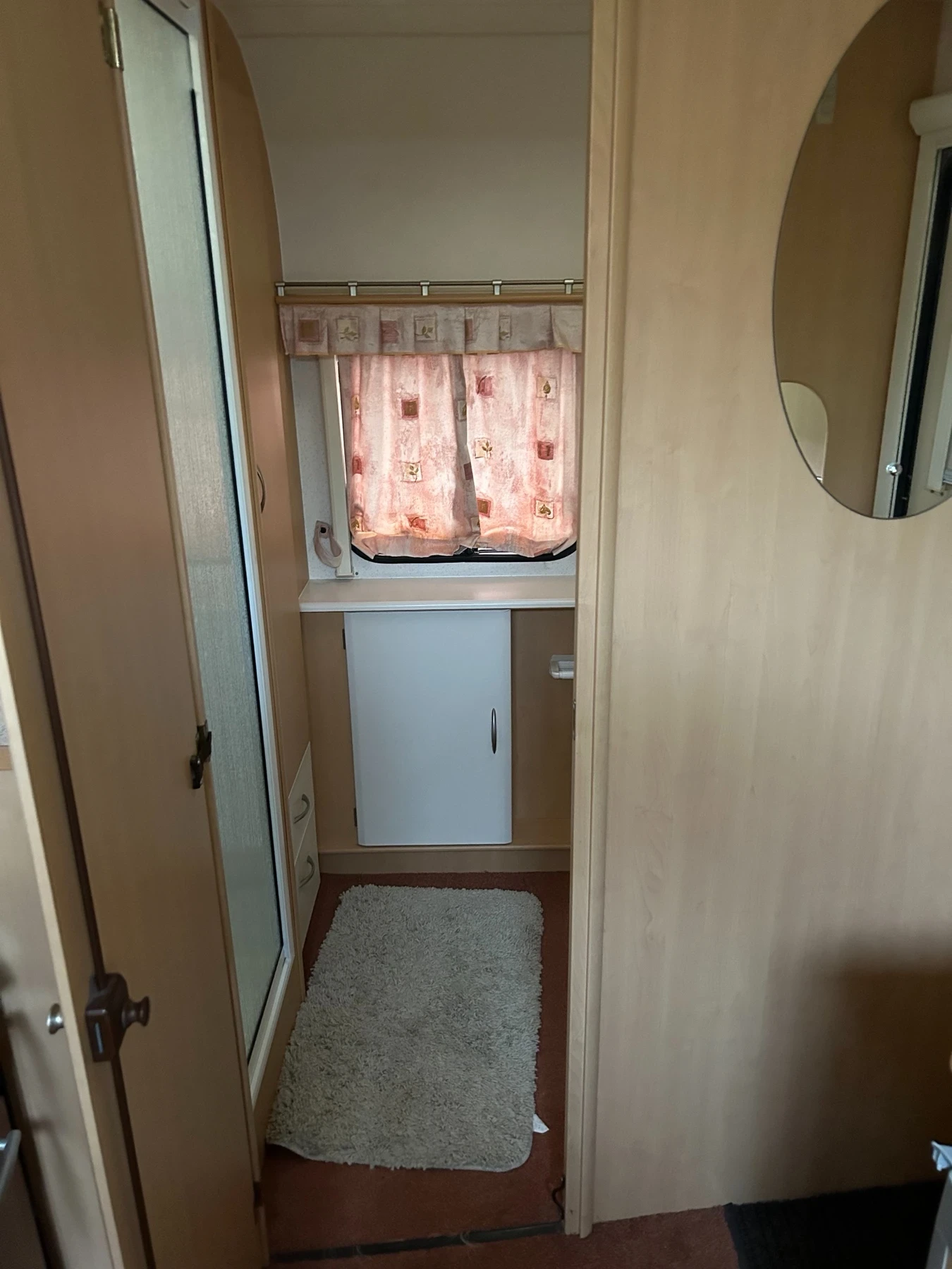 Каравана Hobby Amara 450, снимка 11 - Каравани и кемпери - 54765605