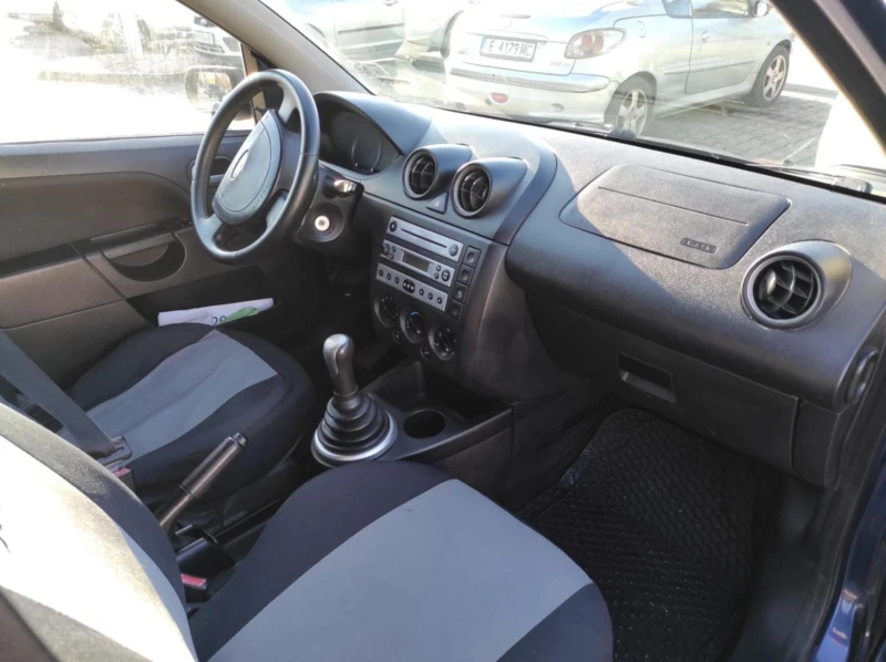 Ford Fiesta MK V, снимка 12 - Автомобили и джипове - 48335878